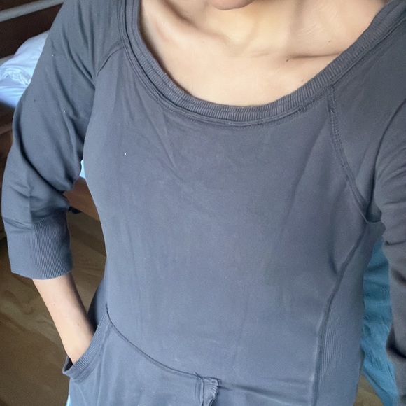 Forever 21 casual grey tunic sweater shirt, 3/4 sleeve with front pockets - Picture 2 of 4